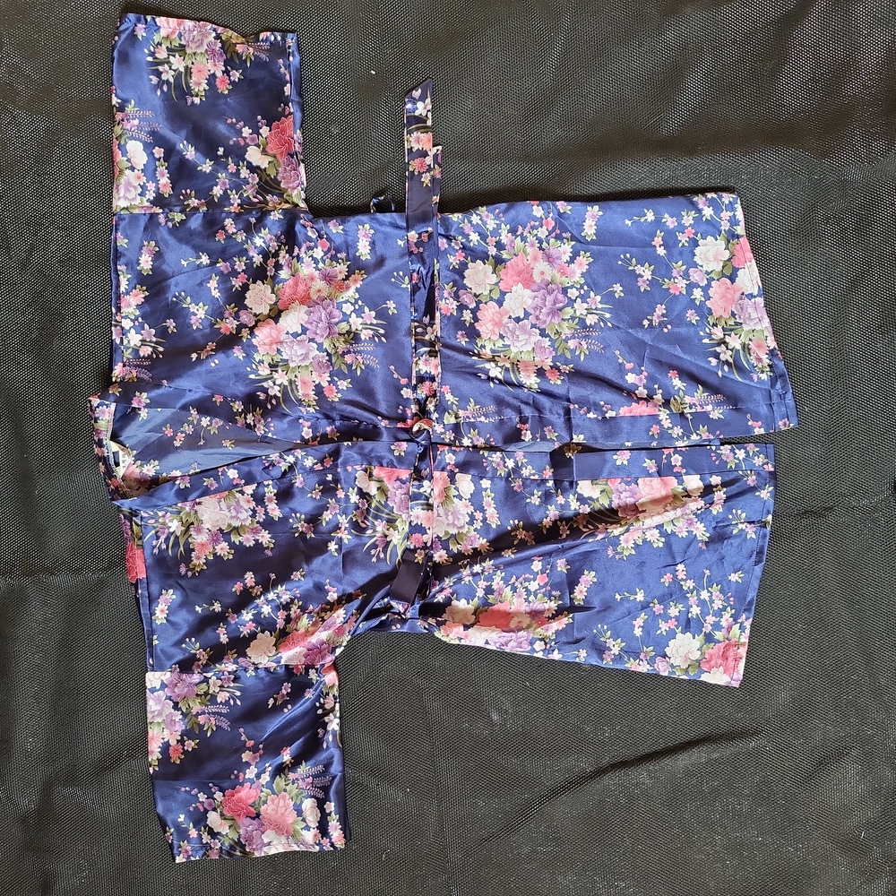 Women's blue and floral robe by Meiyesida